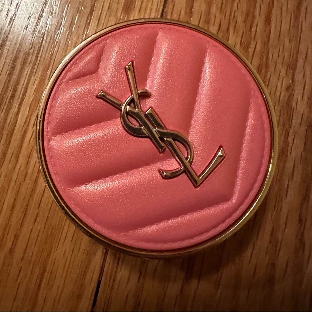 Yves Saint Laurent Make Me Blush 24H Buildable Power Blush.